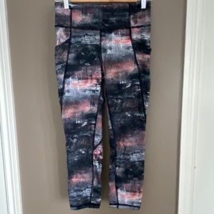 Lululemon crop leggings, size 6.